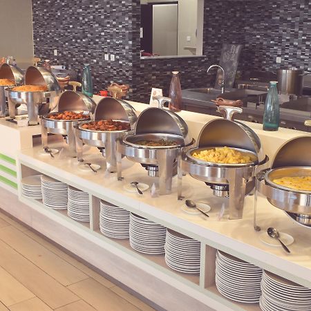 Fox Hotel Pekanbaru Eksteriør billede
