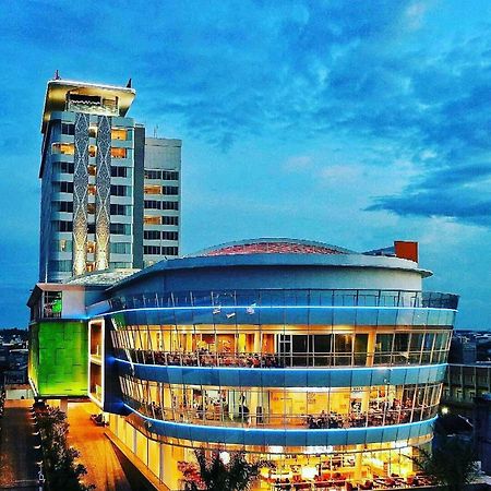 Fox Hotel Pekanbaru Eksteriør billede