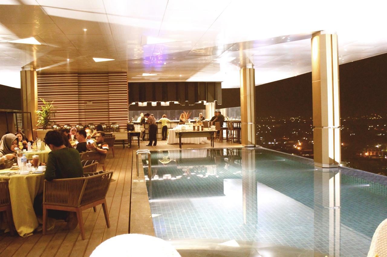 Fox Hotel Pekanbaru Eksteriør billede