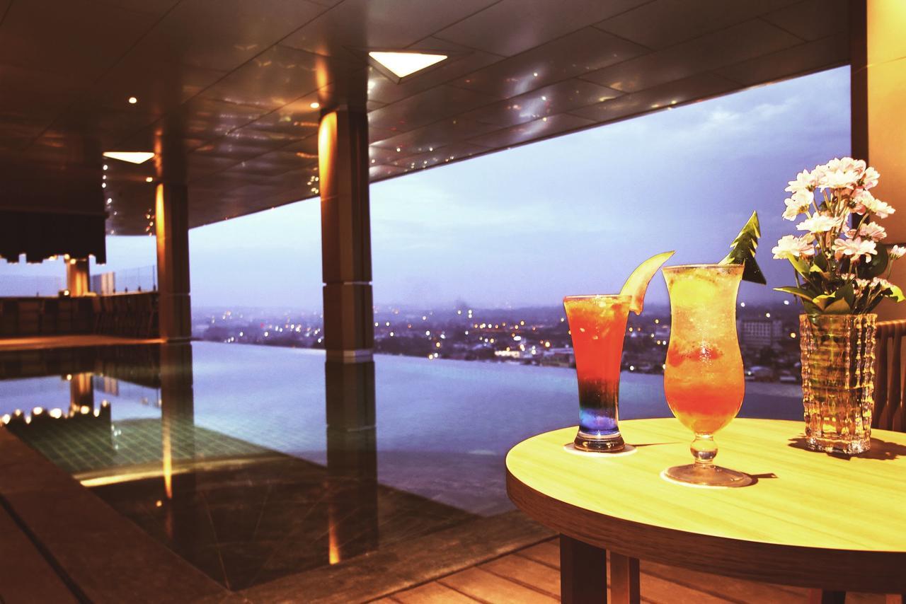 Fox Hotel Pekanbaru Eksteriør billede